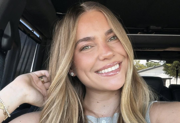 Tragedia en casa de la influencer Emilie Kiser: muere ahogado en la piscina su hijo de 3 años