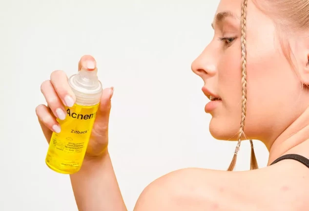 Spray corporal antigranos con ácidos AHA/BHA para piel con acné