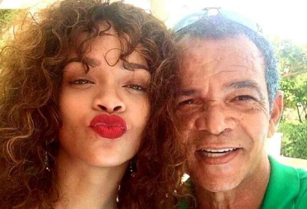 Rihanna, destrozada por la muerte de su padre a los 70 años