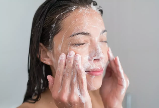 Gel exfoliante facial antimanchas Bella Aurora 75 ml