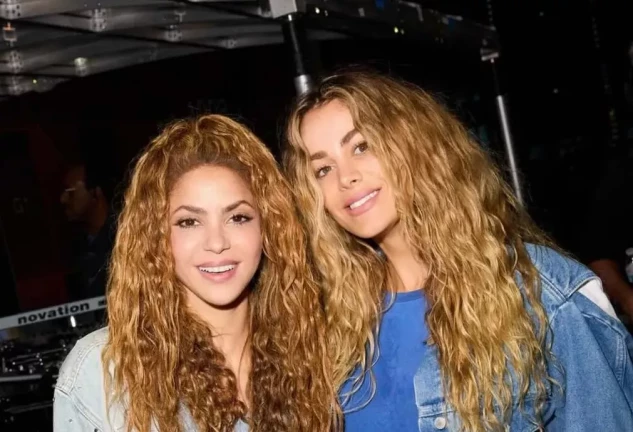 Shakira y Candela Márquez sonriendo juntas