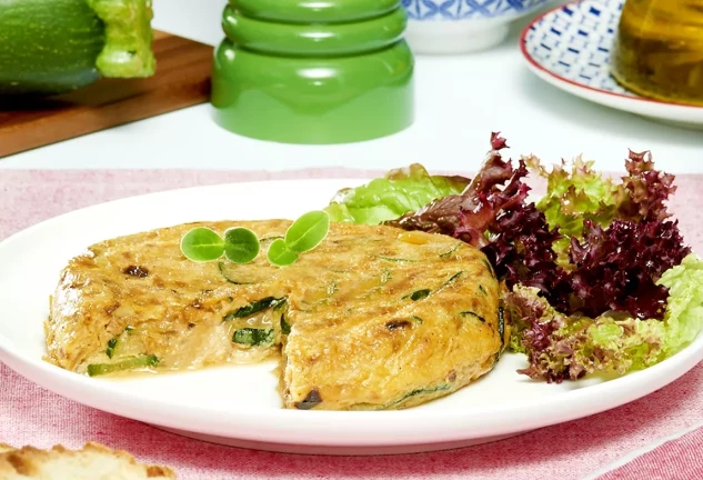 Tortilla de puerro, calabacín y cebolla