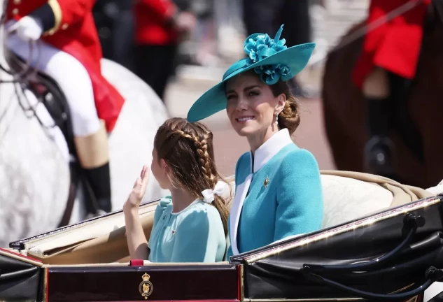 Kate Middleton con su hija, Carlota de Gales