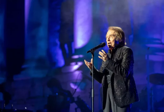 Raphael durante su concierto en Mérida.