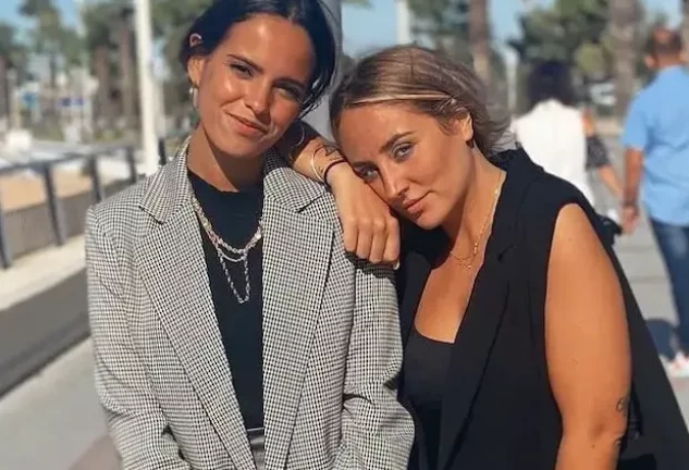 Gloria Camila y Rocío Flores.