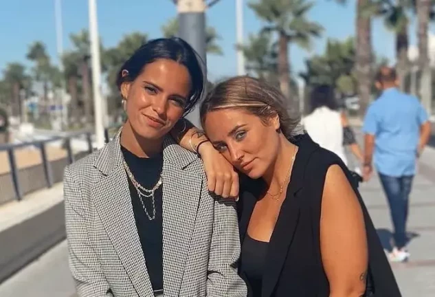 Gloria Camila y Rocío Flores.