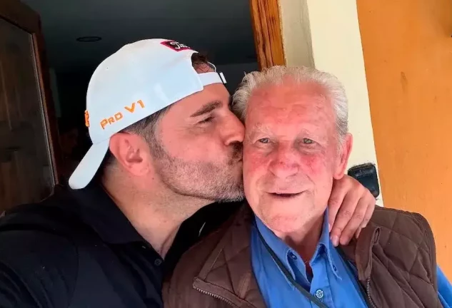 Bustmante con su abuelo