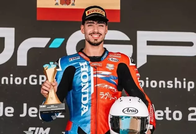 El piloto, Borja Gómez.
