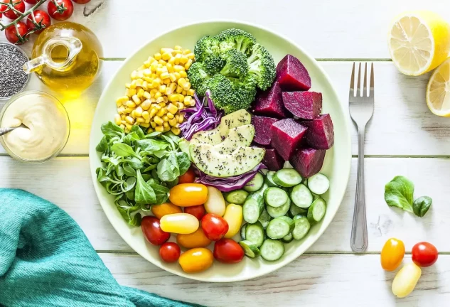 5 ensaladas refrescantes que se preparan en 10 minutos