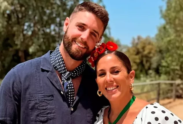 David Rodríguez con Anabel Pantoja en el Rocío.