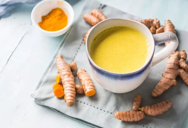 La cúrcuma, de potente acción antiinflamatoria, ayuda a prevenir accidentes cardiovasculares.