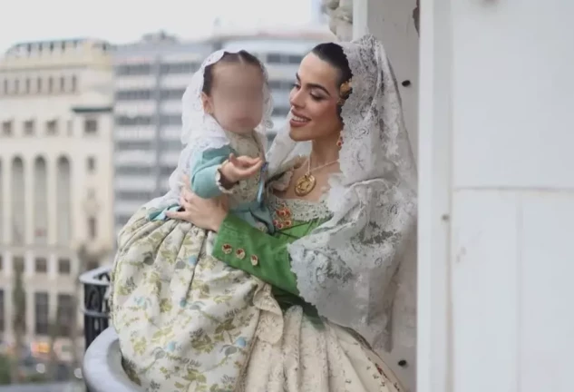 Violeta Mangriñán con su hija, Gala