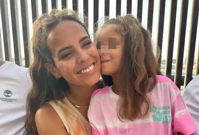 Gloria Camila y su sobrina