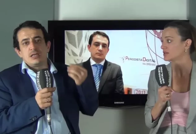 Simón Pérez y Silvia Charro en su vídeo viral de 2017.