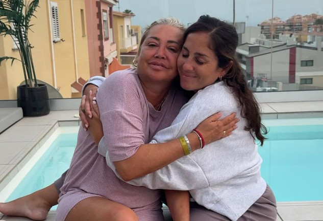 El divertido reencuentro de Anabel Pantoja y Belén Esteban: visita sorpresa y risas en el chiringuito