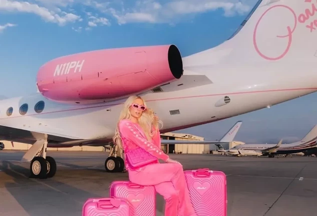 Paris Hilton Jet Rosa 20