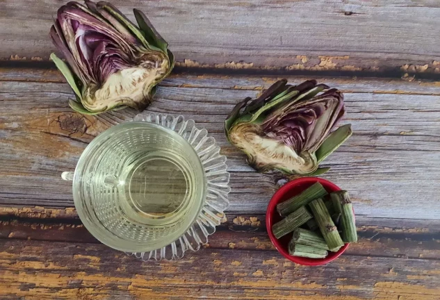 La alcachofera mejora la función depurativa del hígado y ayuda a bajar el colesterol.