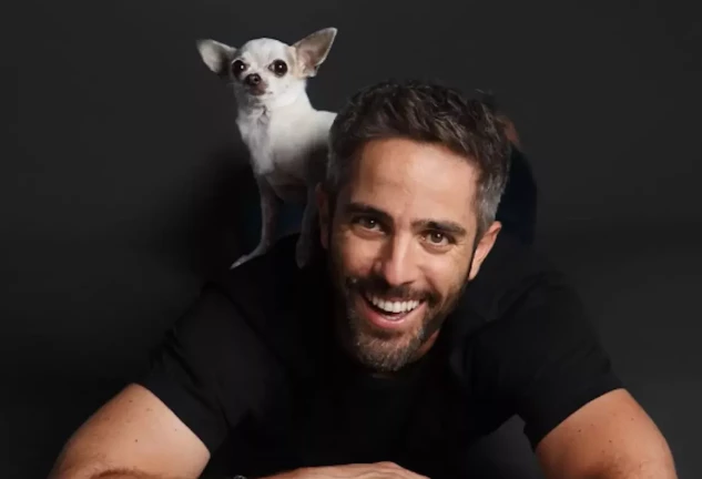 Roberto Leal y su perrita, Pepa.