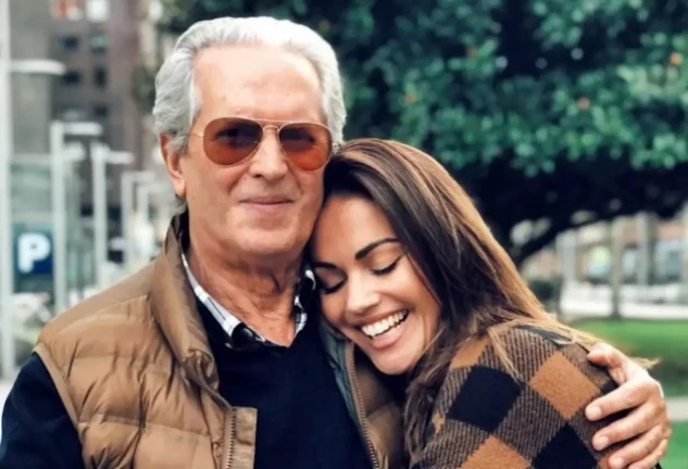 Lara Álvarez y su padre, Raúl Álvarez.