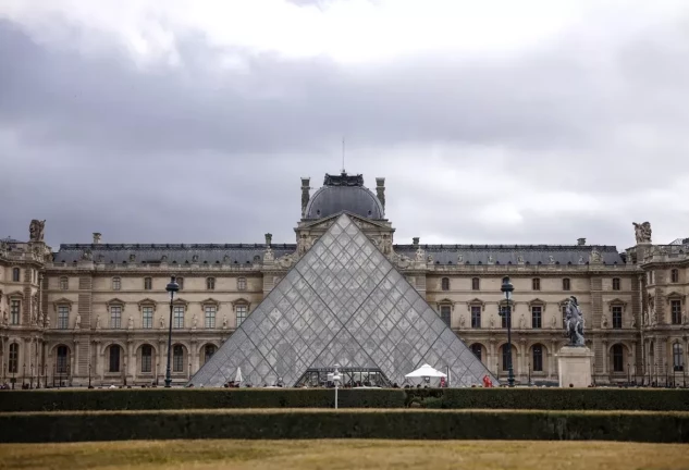 museo louvre cerrado robo joyas efe