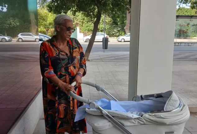 Charo Vega con su nieto, José.