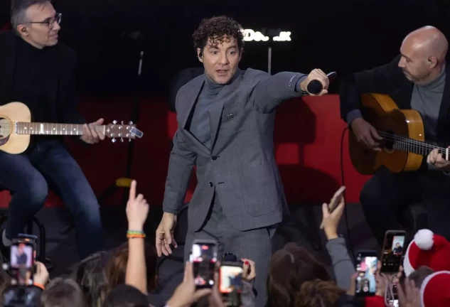 David Bisbal cantando en el metro de Madrid