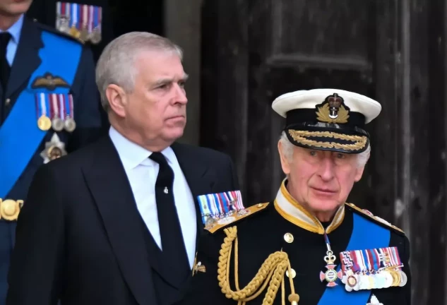 Carlos no quiere saber nada de su hermano, relacionado con el pederasta Jeffrey Epstein.