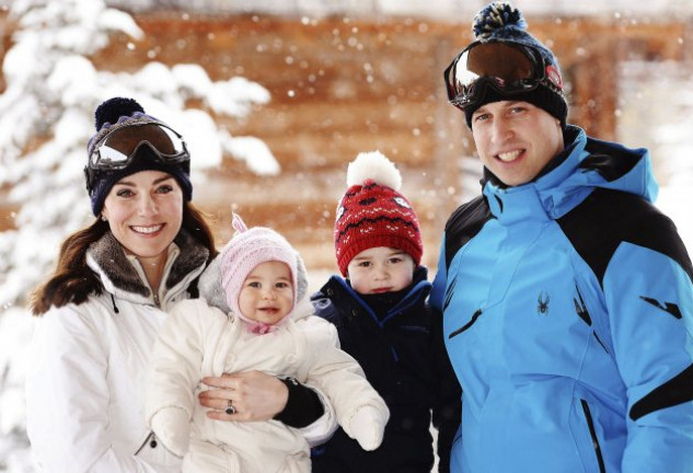 Guillermo y Kate con sus dos hijos muy abrigados en los Alpes franceses.