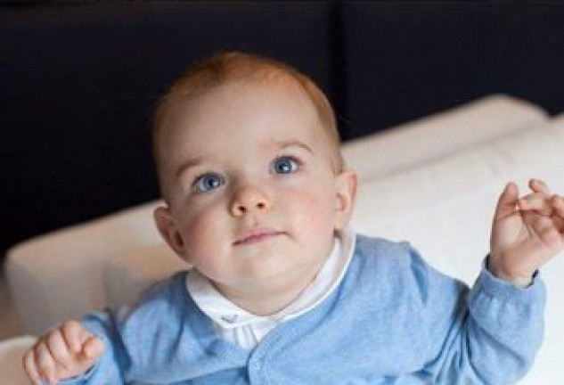 Nicolás de Suecia ha heredado los preciosos ojos azules de su madre.