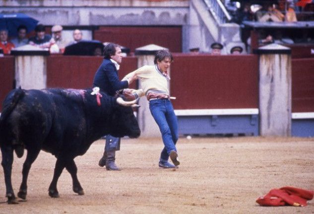 Manuel Díaz cuando se lanzó al ruedo en Las Ventas durante una corrida de su padre, Manuel Benítez.