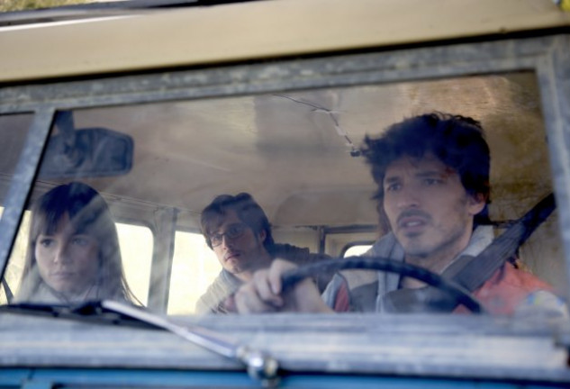 Velencoso con Jocelin Donahue y Diego Boneta en un fotograma de la película.