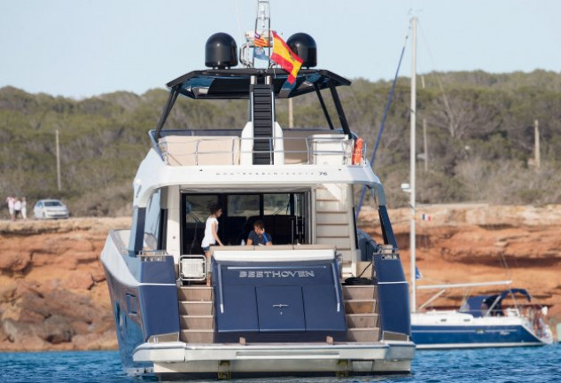 La pareja, muy relajada a bordo del nuevo yate del tenista mallorquín.