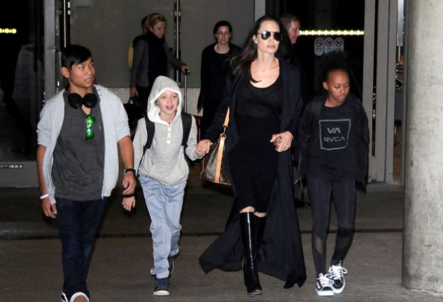 Angelina ya se ha mudado a una mansión en Malibú con los niños.