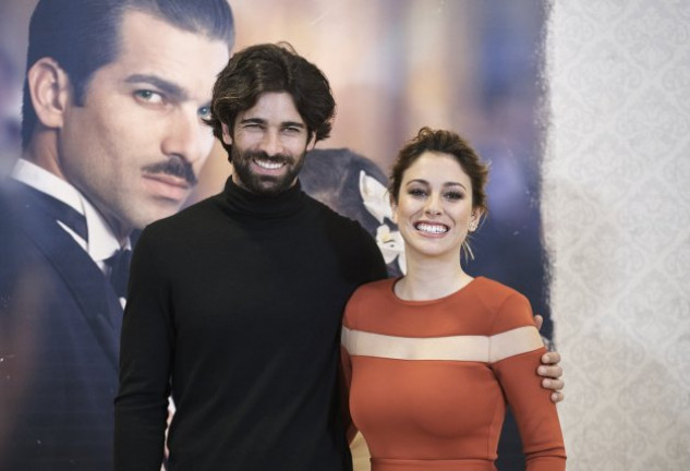 Rubén, con nuevo «look» por la película en la que trabaja, tiene una muy buena sintonía con Blanca Suárez.