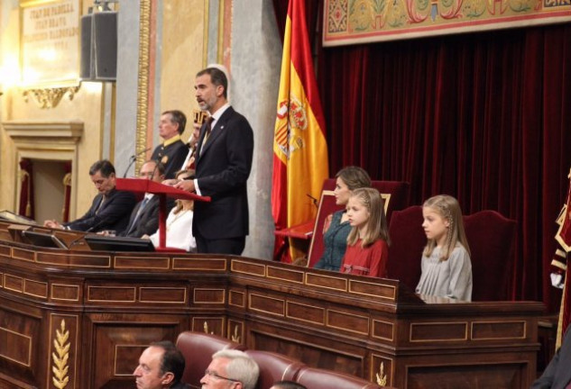 Las niñas estuvieron muy atentas durante el discurso de su padre.