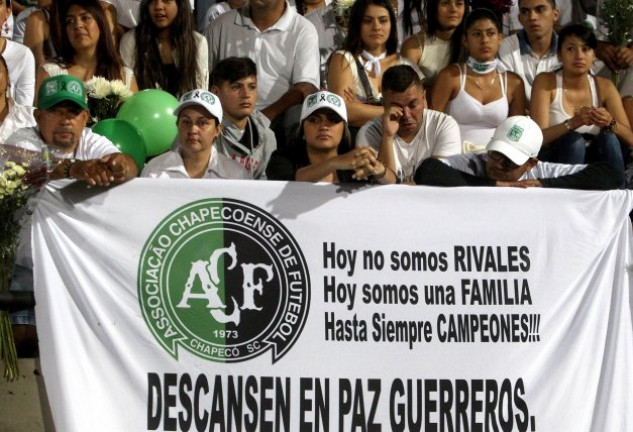 Las reacciones de tristeza y solidaridad con el equipo de fútbol de Chapecoense fueron inmediatas. 