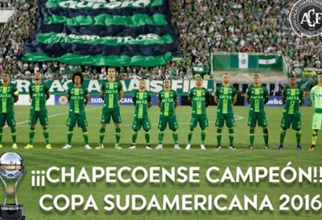 Foto del equipo, que ganó a título póstumo su primera final continental.