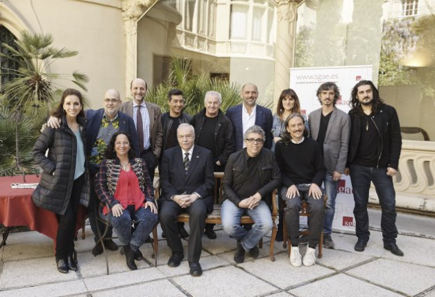 David con sus padres en la presentación del disco solidario «Los tambores hablan».