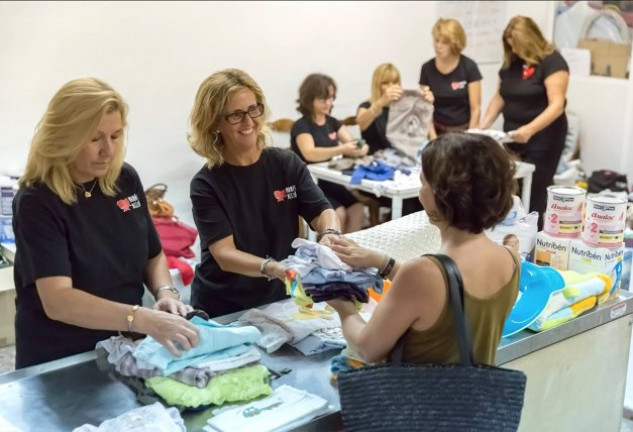 Además de acompañar a los niños, tienen un Desván en el que ofrecen ropa y otros objetos infantiles donados para darles una segunda vida.