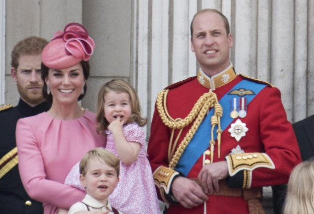 Kate y su hija, la princesa Carlota, iban muy conjuntadas, con dos vestidos en tono rosa, el color de la temporada.