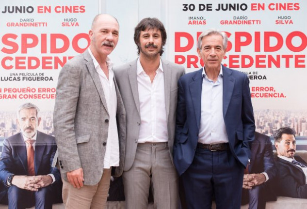 El actor con Hugo Silva y Darío Grandinetti, coprotagonistas de su última película, «Despido precedente».