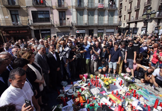 Barcelona, con su alcaldesa, Ada Colau, al frente, se echó a la calle para condenar los ataques.