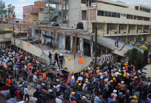 En la escuela de Rébsamen, al sur de Ciudad de México, han muerto 19 niños. 