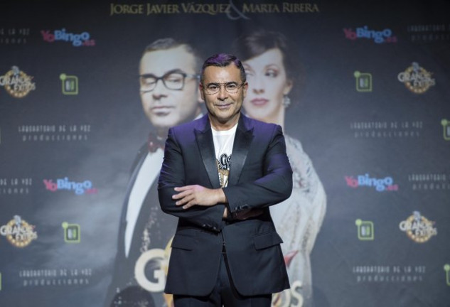 Jorge Javier interpreta a un presentador de televisión en su nuevo espectáculo teatral.