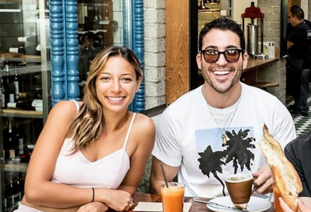 El actor castellonense y su novia, Albania, en una foto que ha colgado en su cuenta de Instagram.