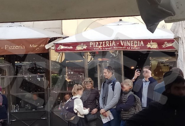 A principios de año, el matrimonio y sus hijos, según recoge esta foto de la Cadena Ser, pasaron unos días de vacaciones en Roma.