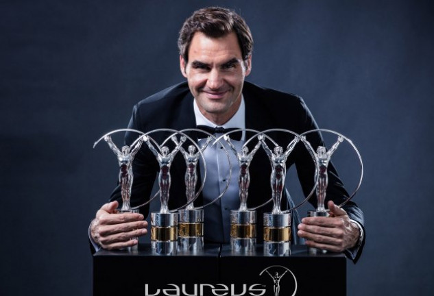 Roger Federer con sus seis premios Laureus. Es el deportistas con más premios del mundo