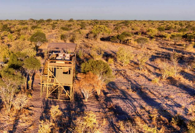 Una «skybed» para dormir al raso entre elefantes en Namibia.
