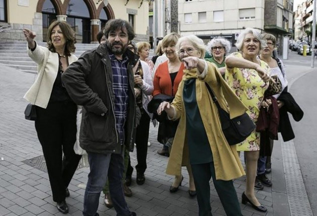 Évole, charlando con las abuelas que protagonizan «Bienvenidos al norte, bienvenidos al sur».