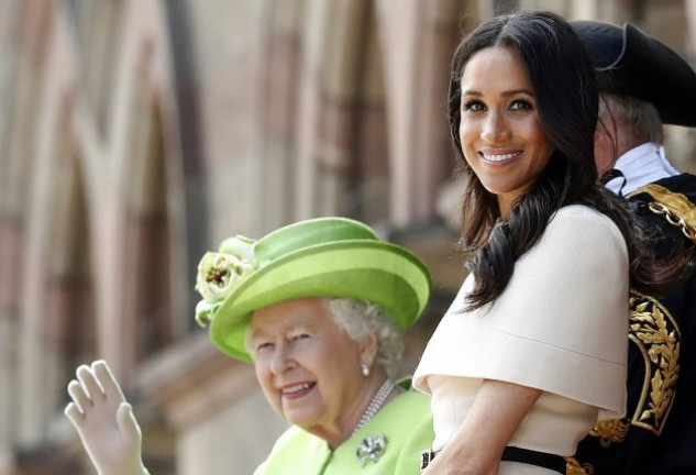 La Reina de Inglaterra y Meghan Markle.